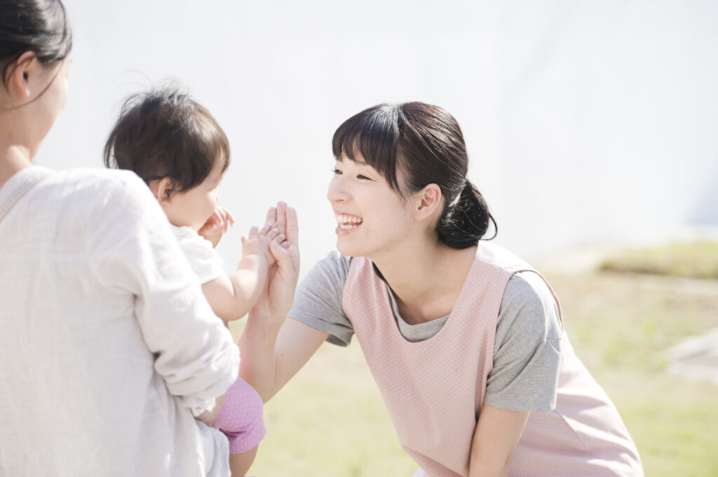 ベビーシッターと赤ちゃん