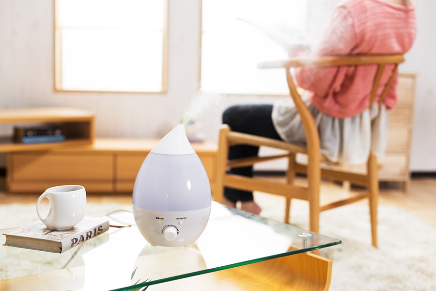 加湿器のある部屋